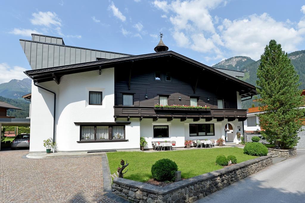 Alpin Hotel Garni Eder - Private Living Mayrhofen Zewnętrze zdjęcie