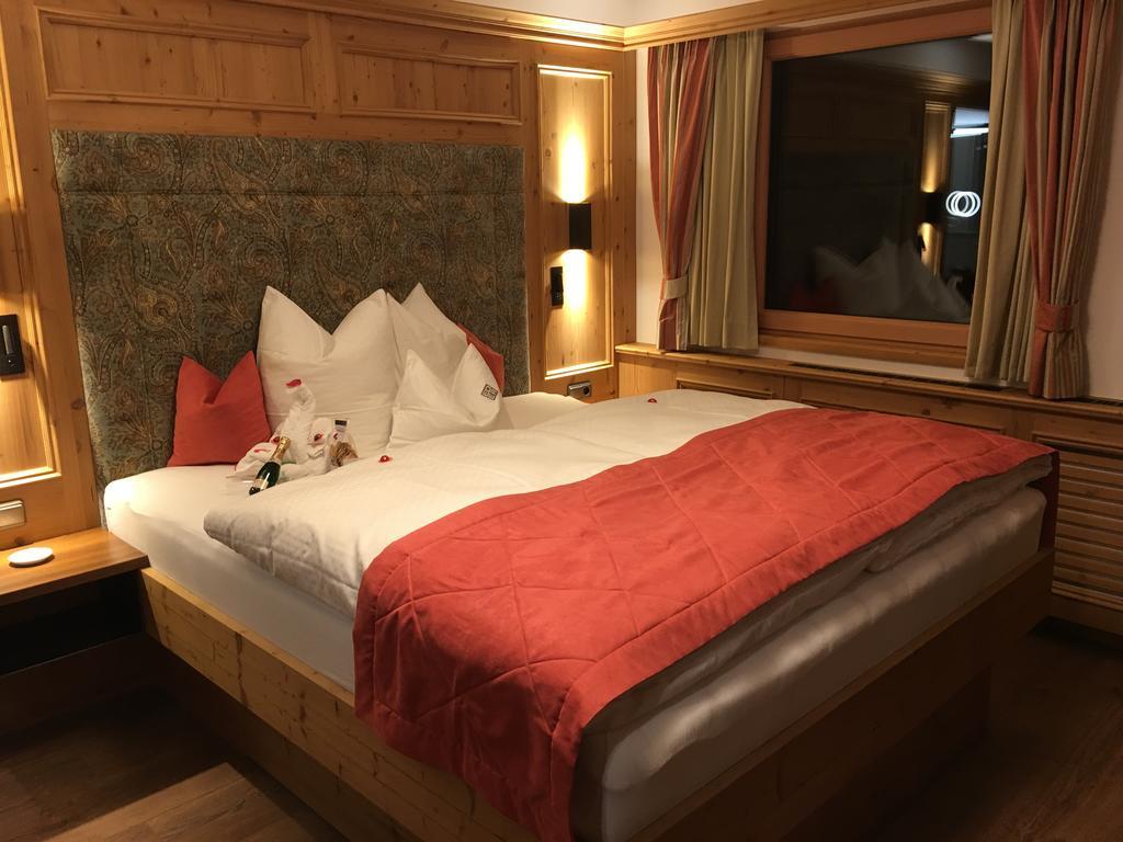 Alpin Hotel Garni Eder - Private Living Mayrhofen Zewnętrze zdjęcie