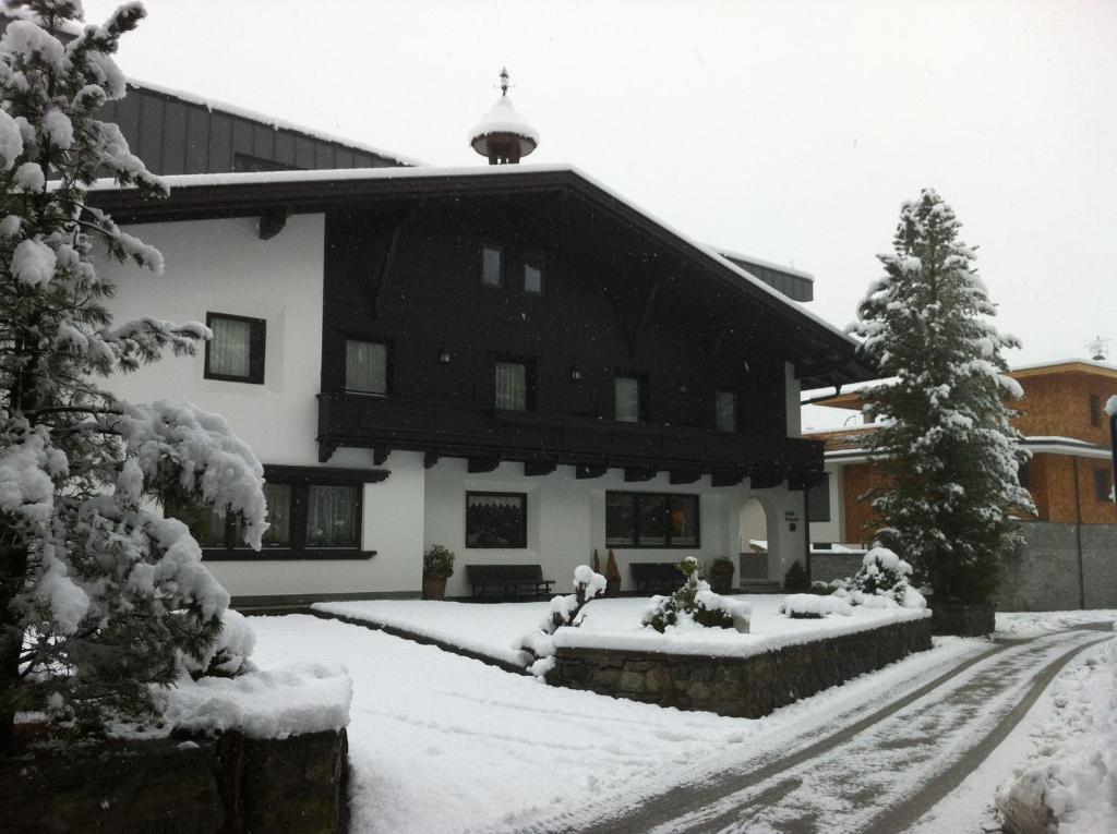 Alpin Hotel Garni Eder - Private Living Mayrhofen Zewnętrze zdjęcie