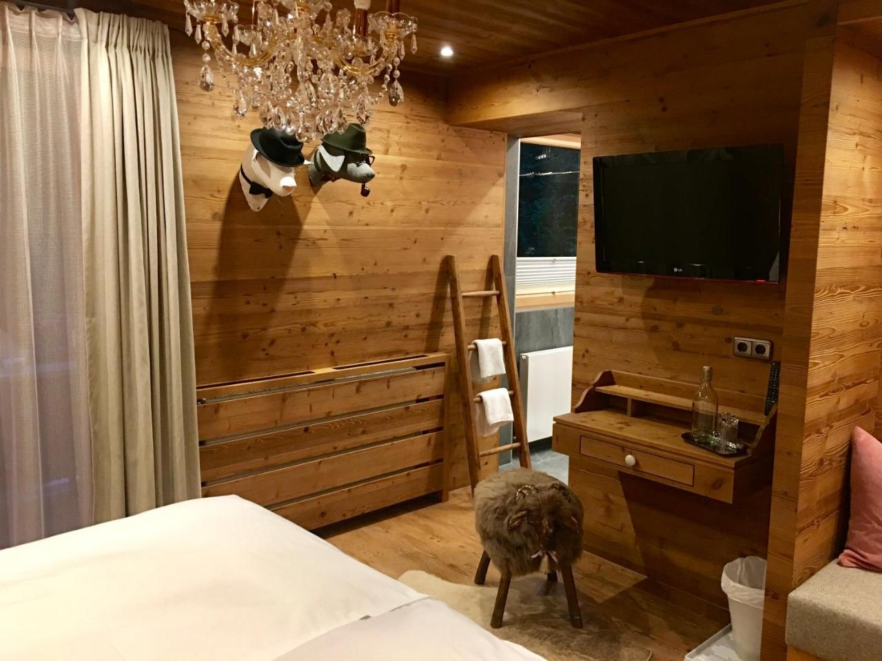 Alpin Hotel Garni Eder - Private Living Mayrhofen Zewnętrze zdjęcie